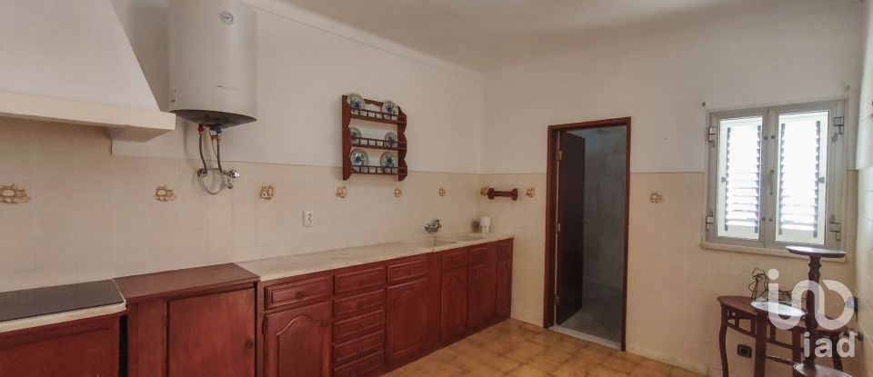 House T2 in Rio de Moinhos of 94 m²