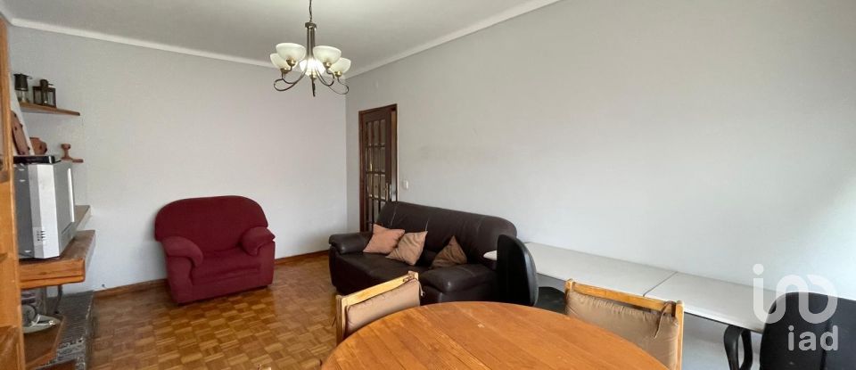 Apartment T3 in Barcelos, Vila Boa e Vila Frescainha (São Martinho e São Pedro) of 96 m²