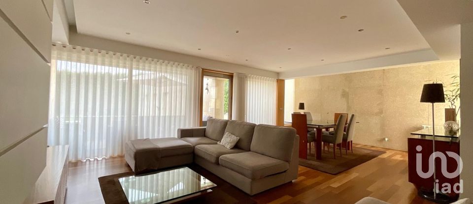 Lodge T4 in Arcozelo of 259 m²