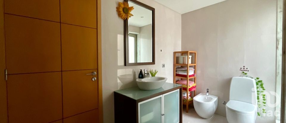 Lodge T4 in Arcozelo of 259 m²