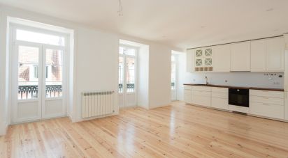 Apartment T3 in Misericórdia of 163 m²