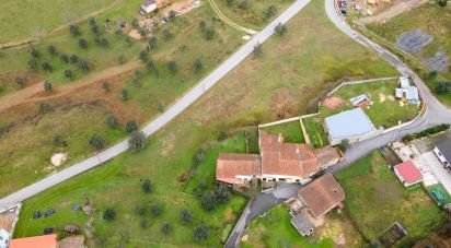 Terrain à Arganil de 2 700 m²