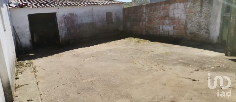 Maison T3 à São Pedro da Cadeira de 117 m²