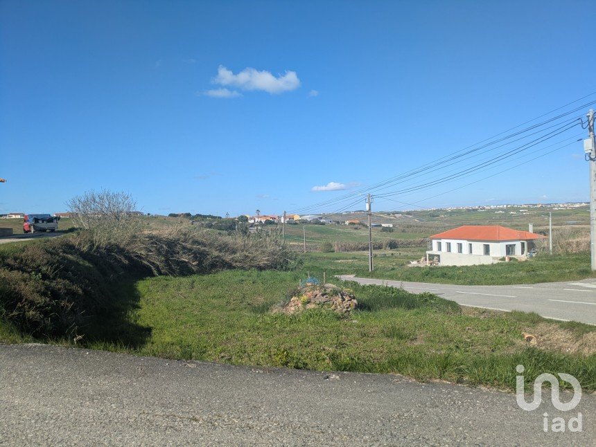 Terreno urbano em São Pedro da Cadeira de 557 m²