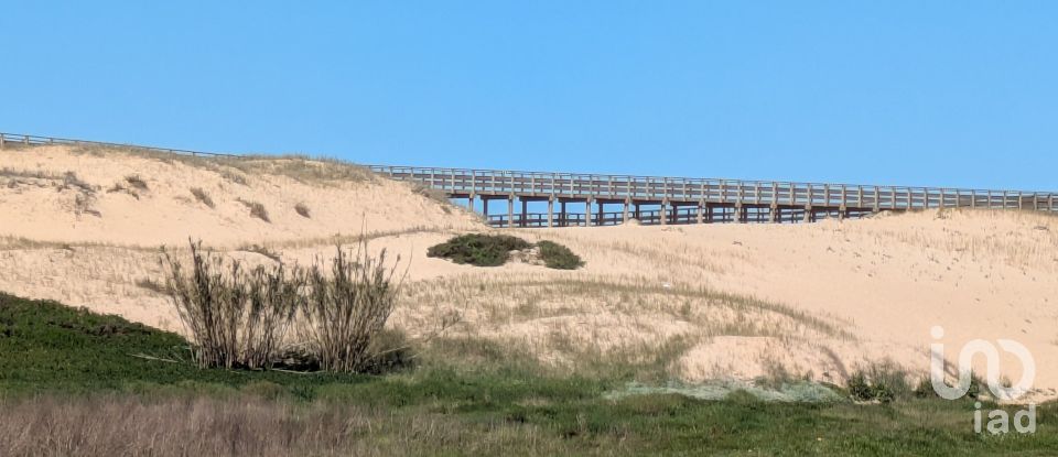 Terreno urbano em São Pedro da Cadeira de 557 m²
