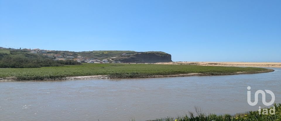 Terreno urbano em São Pedro da Cadeira de 557 m²