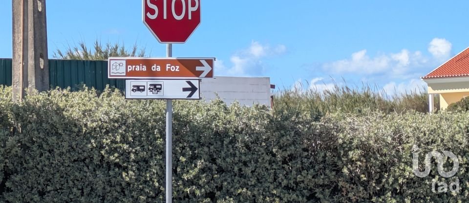 Terreno urbano em São Pedro da Cadeira de 557 m²