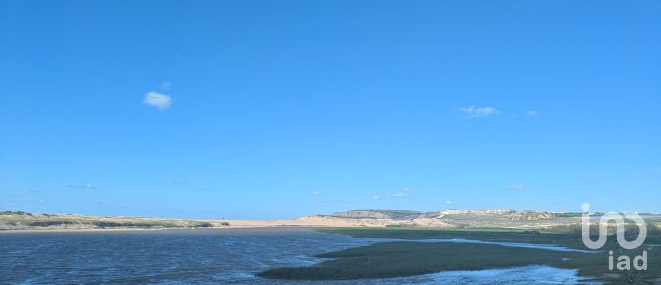 Terreno urbano em São Pedro da Cadeira de 557 m²