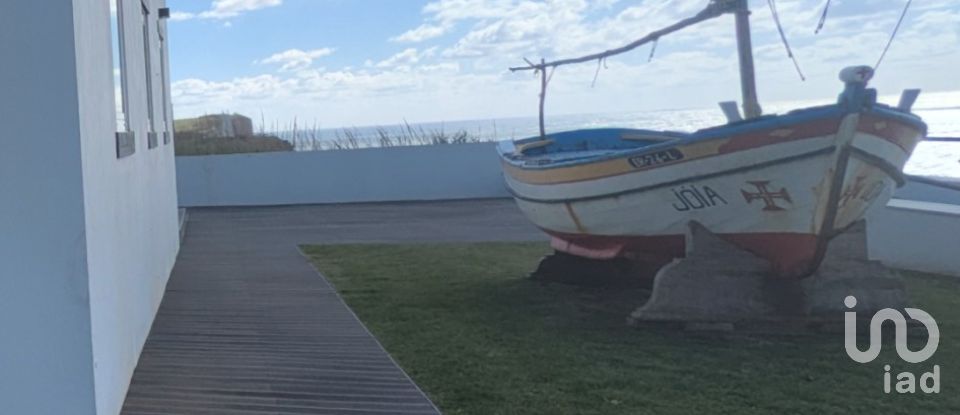 Terreno urbano em São Pedro da Cadeira de 557 m²