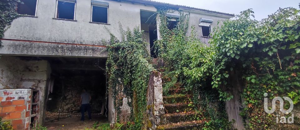 Maison T4 à Covas de 360 m²