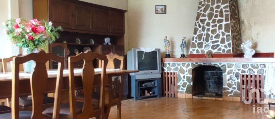 Moradia T4 em Covas e Vila Nova de Oliveirinha de 150 m²