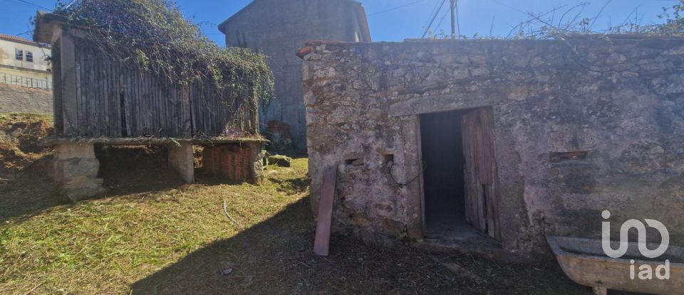 Terreno urbano em Areosa de 432 m²