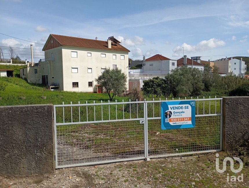 Terreno urbano em Igreja Nova e Cheleiros de 940 m²