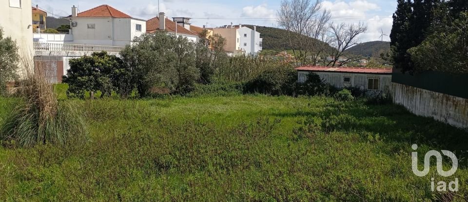 Terreno urbano em Igreja Nova e Cheleiros de 940 m²