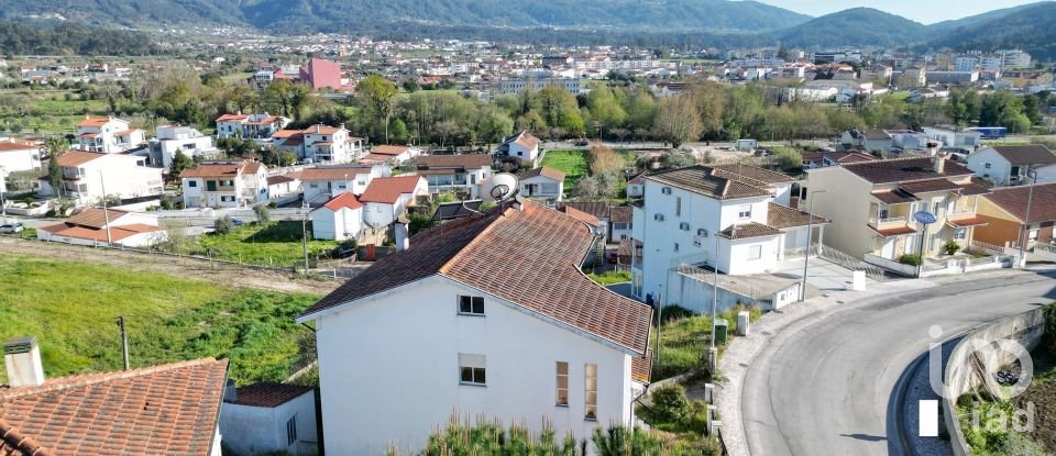 Maison traditionnelle T4 à Miranda do Corvo de 385 m²