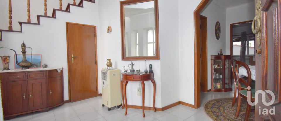 Maison traditionnelle T4 à Miranda do Corvo de 385 m²