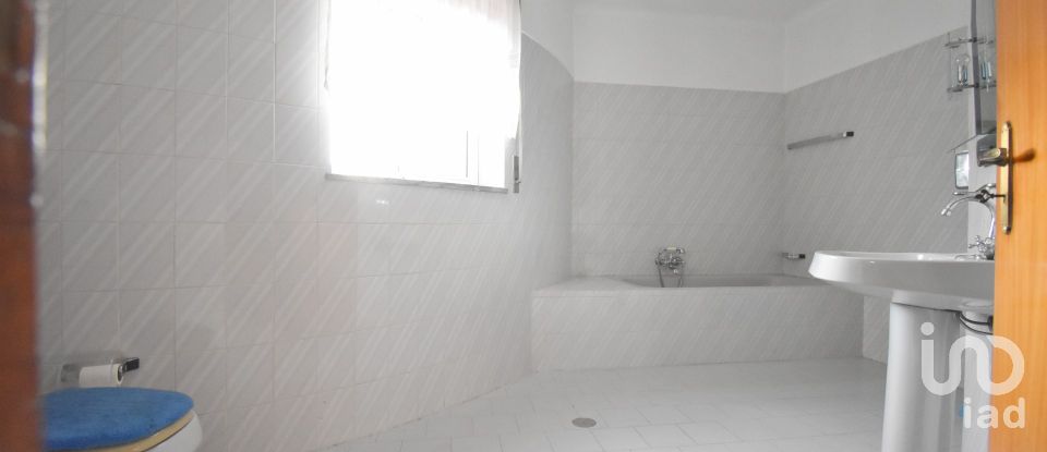 Maison traditionnelle T4 à Miranda do Corvo de 385 m²