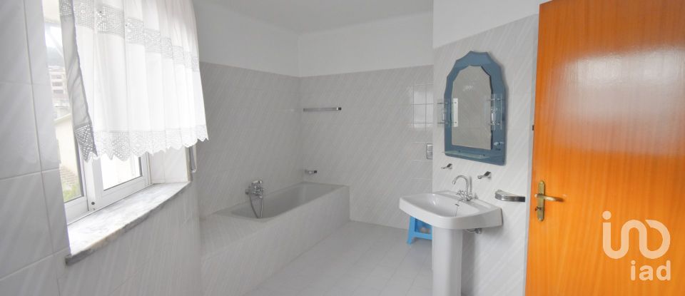 Maison traditionnelle T4 à Miranda do Corvo de 385 m²