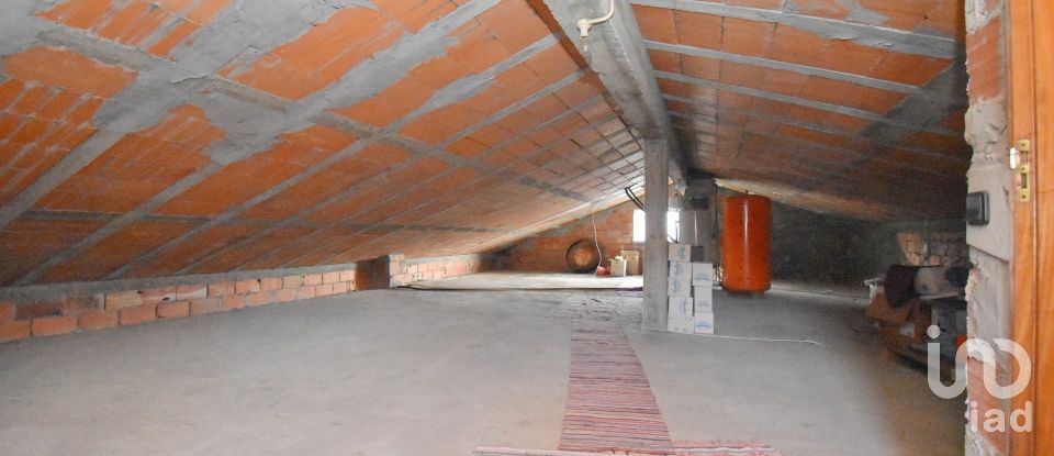 Maison traditionnelle T4 à Miranda do Corvo de 385 m²