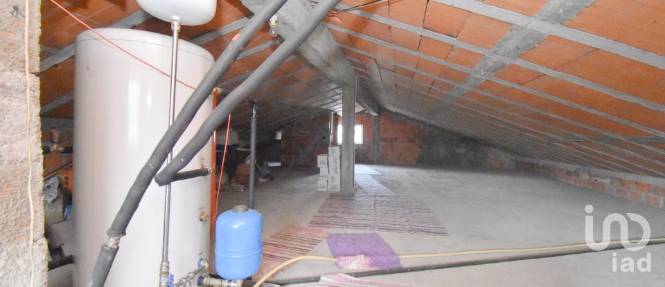 Maison traditionnelle T4 à Miranda do Corvo de 385 m²