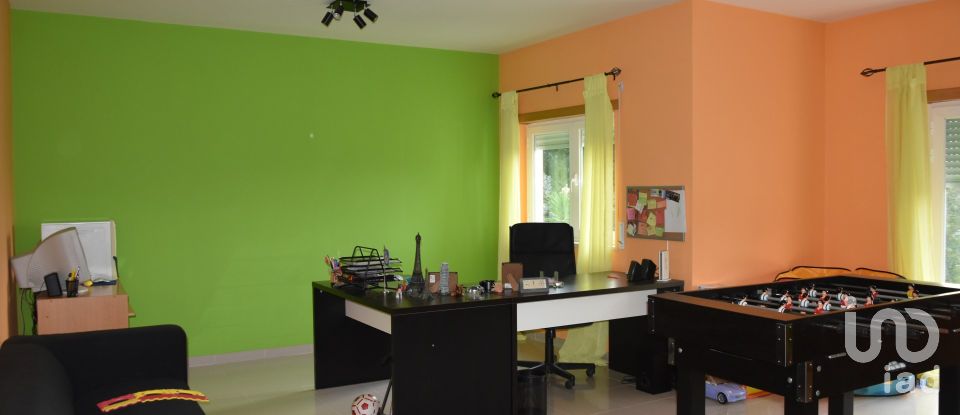 Moradia T5 em Igreja Nova do Sobral de 240 m²