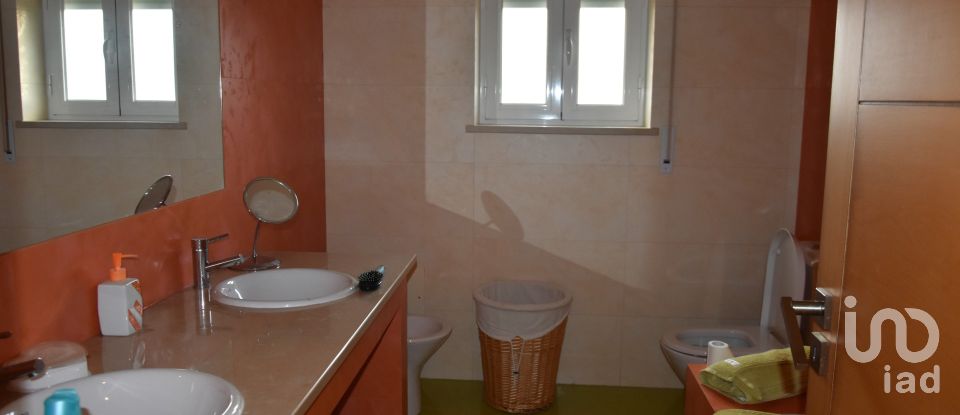 Moradia T5 em Igreja Nova do Sobral de 240 m²