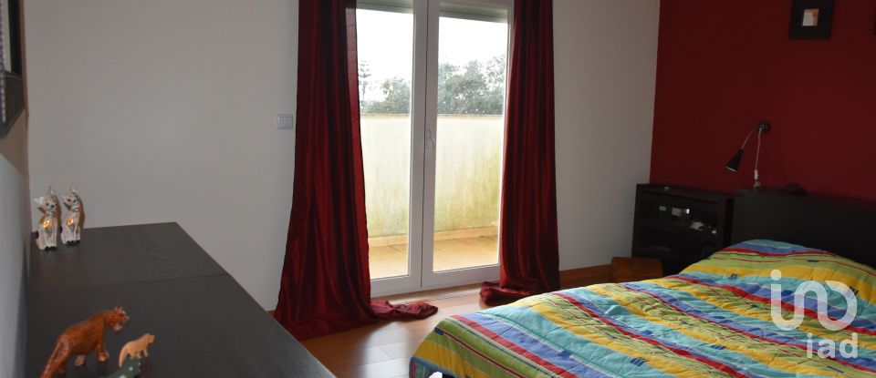 Moradia T5 em Igreja Nova do Sobral de 240 m²