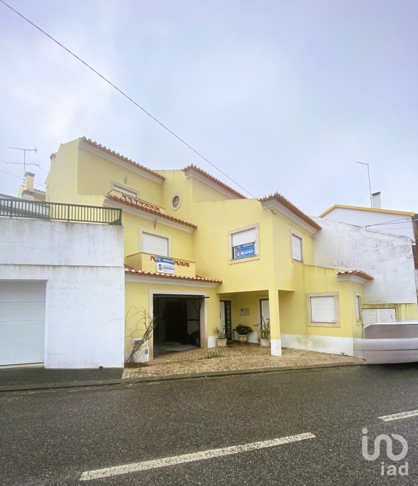 Maison T4 à Carvoeira e Carmões de 151 m²