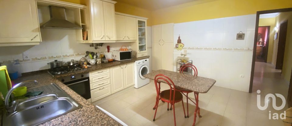 Maison T4 à Carvoeira e Carmões de 151 m²