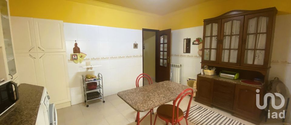 Maison T4 à Carvoeira e Carmões de 151 m²