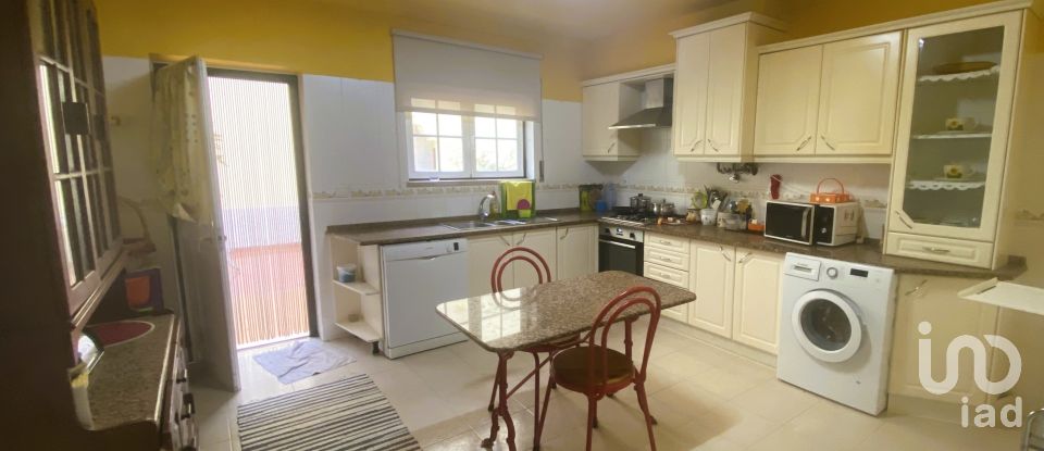 Maison T4 à Carvoeira e Carmões de 151 m²