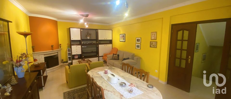 Maison T4 à Carvoeira e Carmões de 151 m²