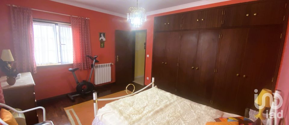 Maison T4 à Carvoeira e Carmões de 151 m²