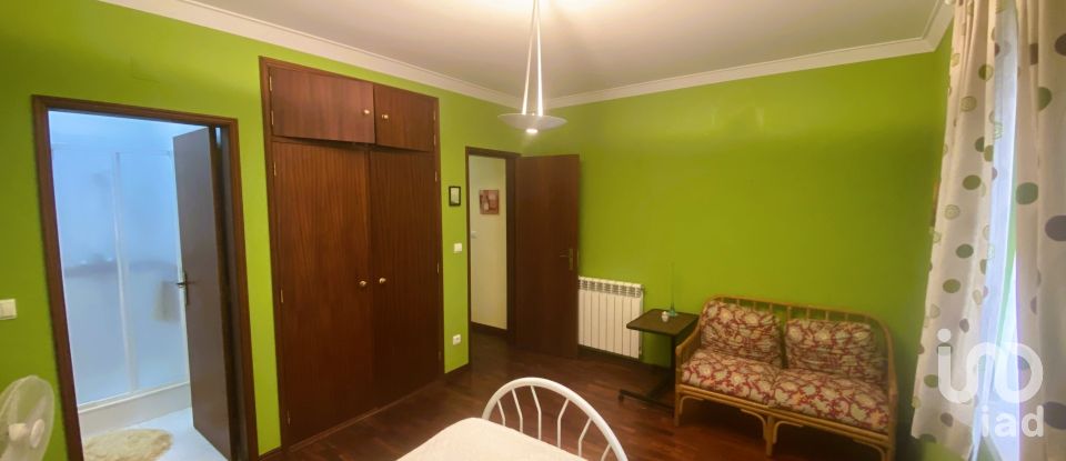 Maison T4 à Carvoeira e Carmões de 151 m²