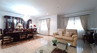 Maison T4 à São Mamede de Infesta e Senhora da Hora de 252 m²