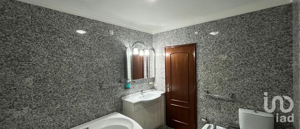 Moradia T4 em São Mamede de Infesta e Senhora da Hora de 252 m²