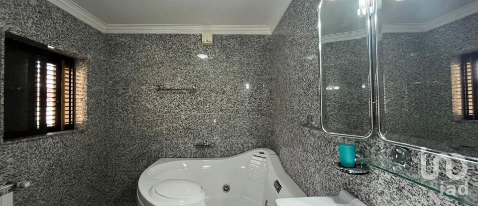 Moradia T4 em São Mamede de Infesta e Senhora da Hora de 252 m²