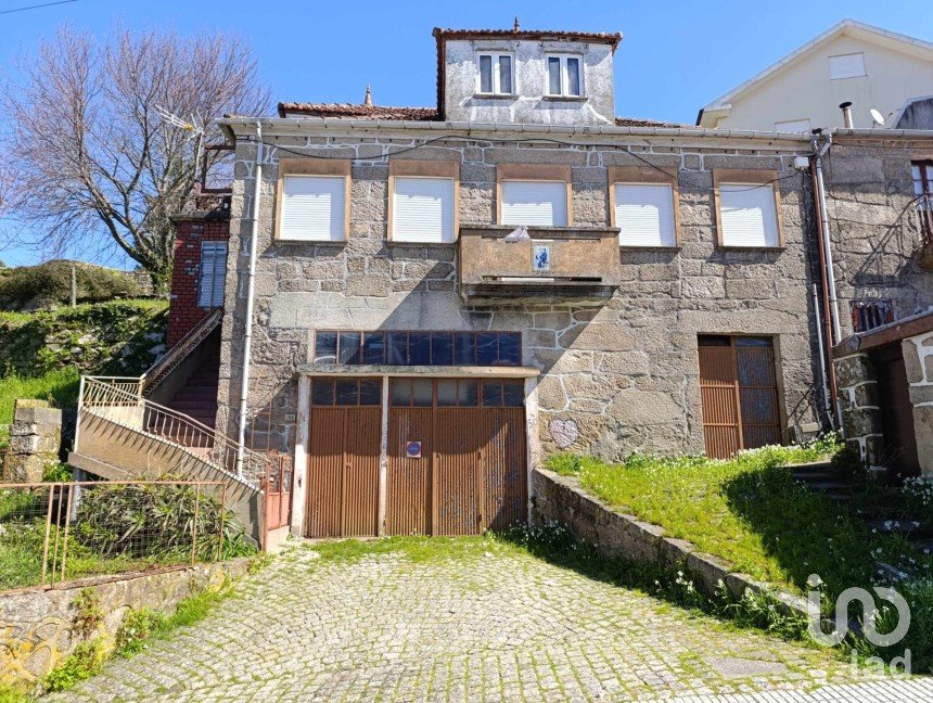 Maison T4 à Vila e Roussas de 228 m²