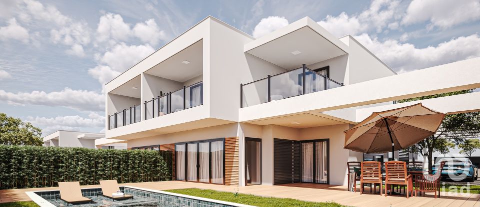 Moradia T4 em Estômbar e Parchal de 250 m²