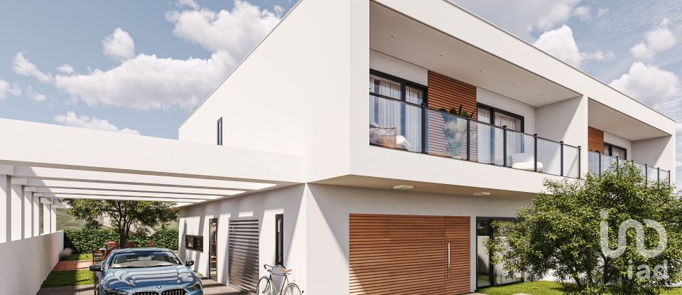 Moradia T4 em Estômbar e Parchal de 250 m²