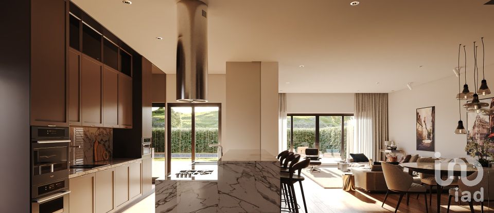 Moradia T4 em Estômbar e Parchal de 250 m²