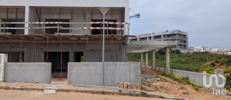 Moradia T4 em Estômbar e Parchal de 250 m²