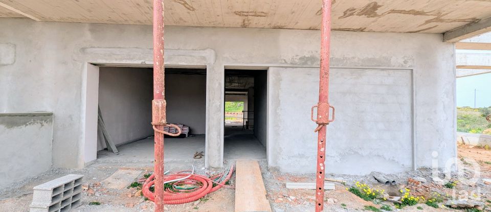 Moradia T4 em Estômbar e Parchal de 250 m²