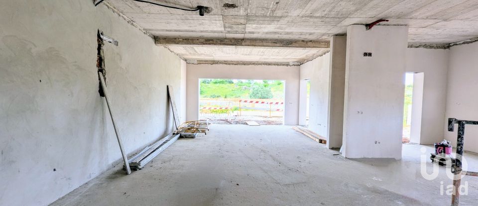 Moradia T4 em Estômbar e Parchal de 250 m²