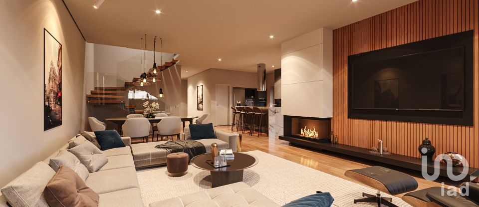 Moradia T4 em Estômbar e Parchal de 250 m²