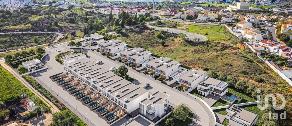 Moradia T4 em Estômbar e Parchal de 250 m²