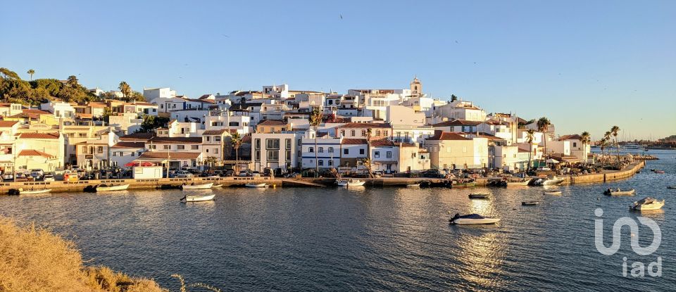 Moradia T4 em Estômbar e Parchal de 250 m²