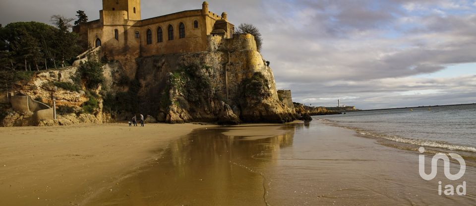 Moradia T4 em Estômbar e Parchal de 250 m²