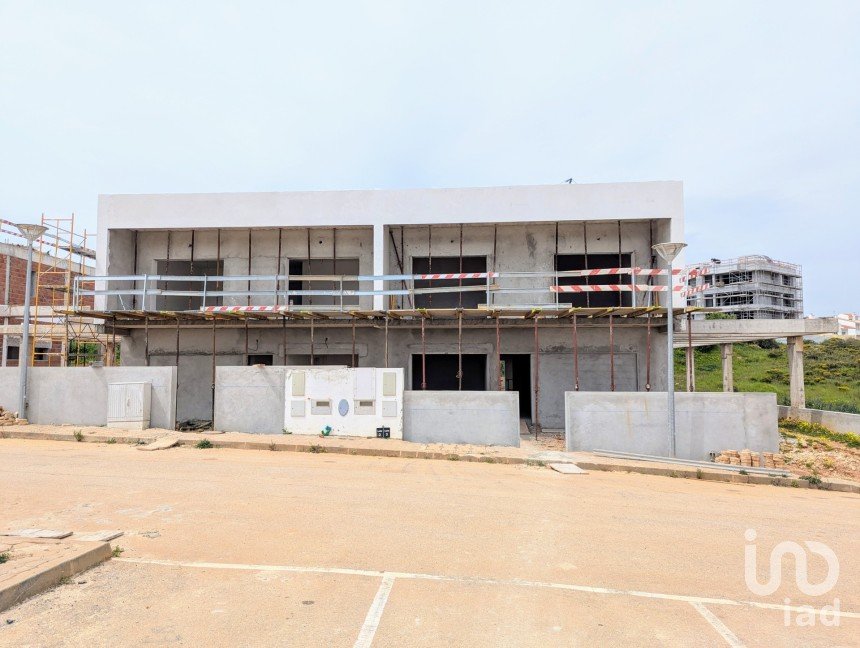 Moradia T4 em Estômbar e Parchal de 250 m²