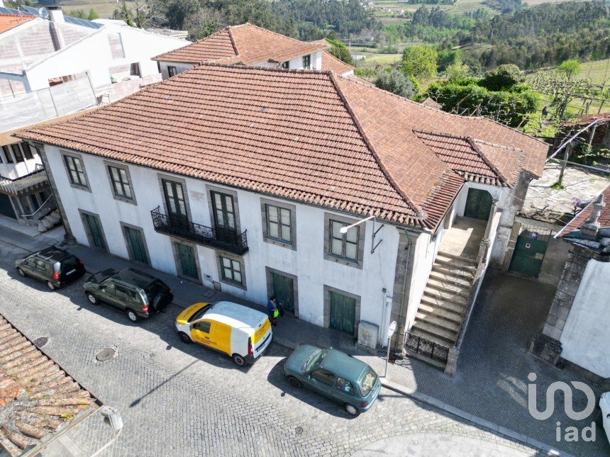 Moradia T11 em Vila Cova da Lixa e Borba de Godim de 1 272 m²